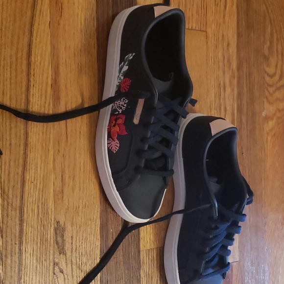 Adidas Sneakers - Picture 2 of 5